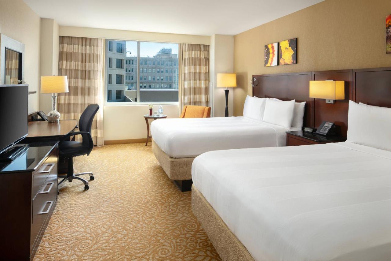 Milwaukee Marriott Downtown Hotel Exterior photo