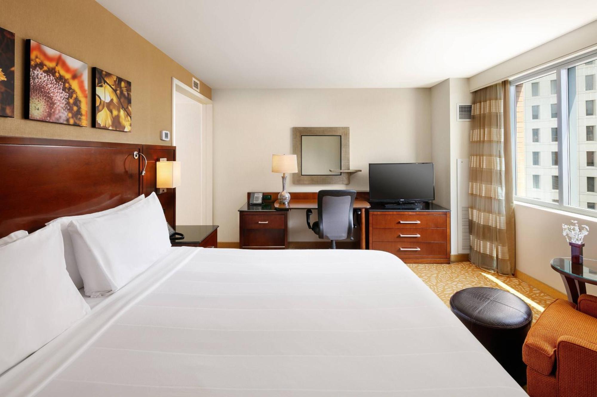 Milwaukee Marriott Downtown Hotel Exterior photo